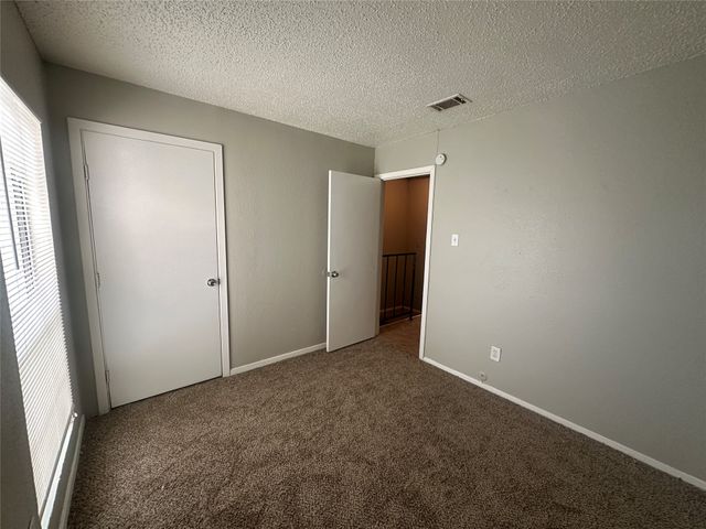 9447 Olde Towne Row, Dallas, TX 75227