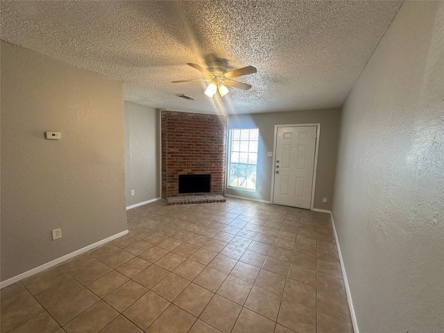 9447 Olde Towne Row, Dallas, TX 75227