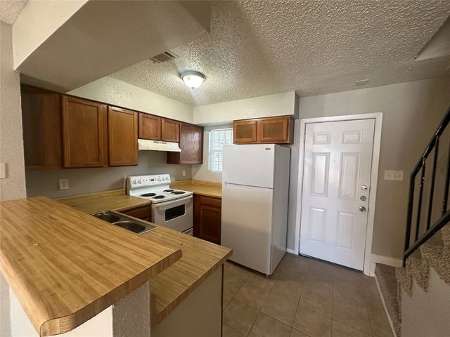 9447 Olde Towne Row, Dallas, TX 75227