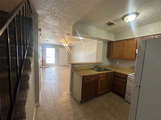 9447 Olde Towne Row, Dallas, TX 75227