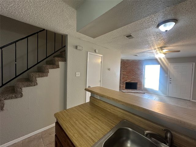 9447 Olde Towne Row, Dallas, TX 75227