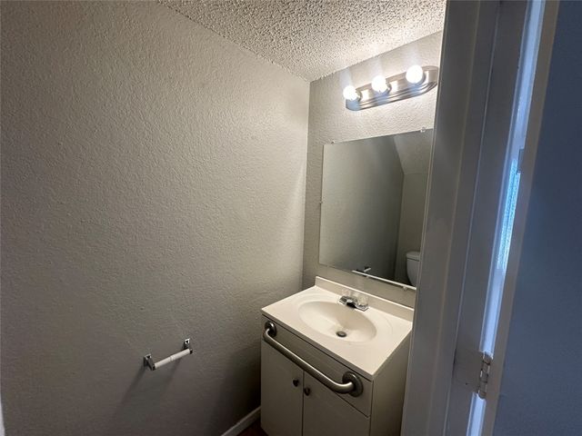 9447 Olde Towne Row, Dallas, TX 75227