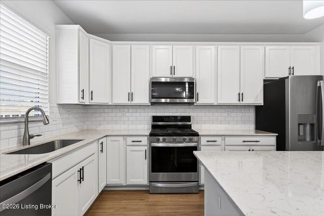 4015 Bent Creek Dr, La Grange, KY 40031