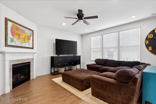 4015 Bent Creek Dr, La Grange, KY 40031