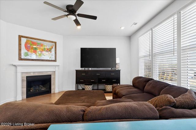 4015 Bent Creek Dr, La Grange, KY 40031