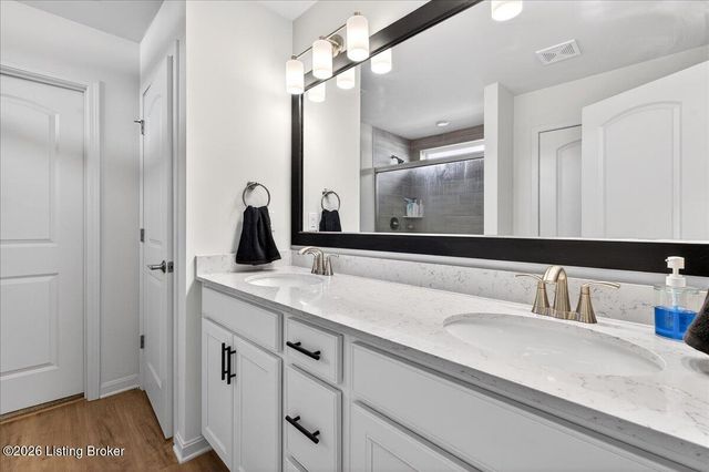 4015 Bent Creek Dr, La Grange, KY 40031