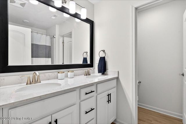 4015 Bent Creek Dr, La Grange, KY 40031