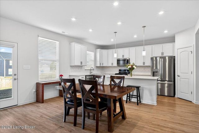 4015 Bent Creek Dr, La Grange, KY 40031