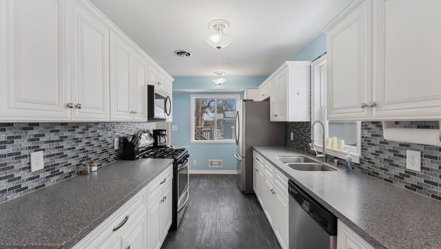 6318 Kyle Avenue N, Brooklyn Center, MN 55429