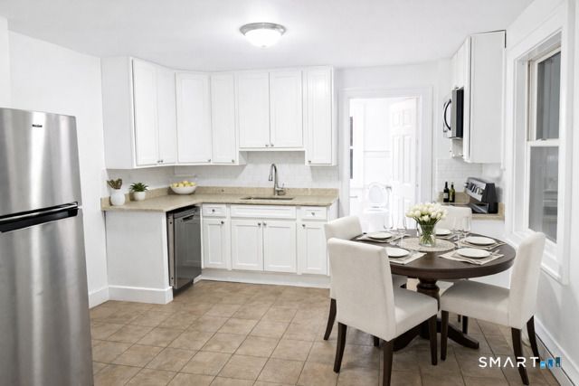 10 Balmforth Avenue 10, Danbury, CT 06810