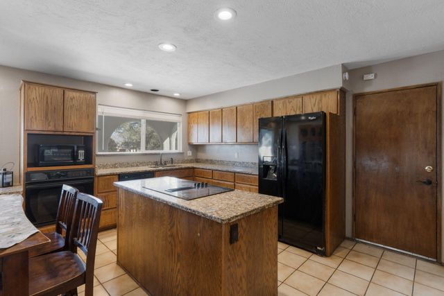 9669 Asbury Lane NW, Albuquerque, NM 87114