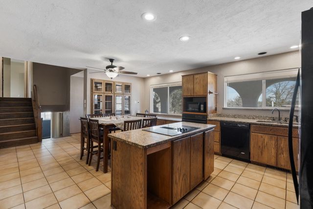 9669 Asbury Lane NW, Albuquerque, NM 87114