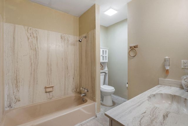 9669 Asbury Lane NW, Albuquerque, NM 87114