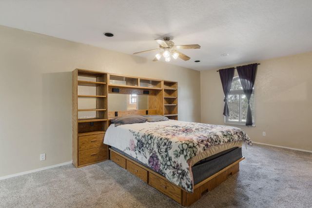 9669 Asbury Lane NW, Albuquerque, NM 87114