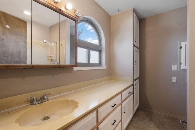 9669 Asbury Lane NW, Albuquerque, NM 87114