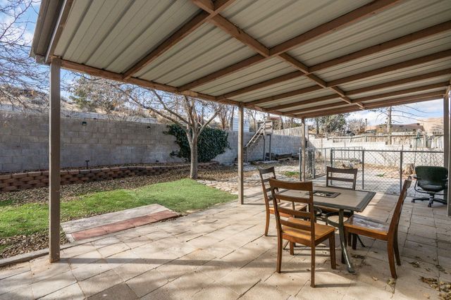 9669 Asbury Lane NW, Albuquerque, NM 87114