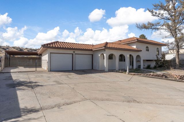 9669 Asbury Lane NW, Albuquerque, NM 87114