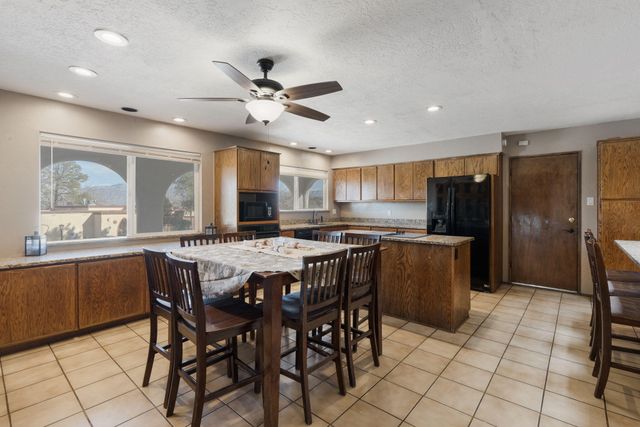9669 Asbury Lane NW, Albuquerque, NM 87114