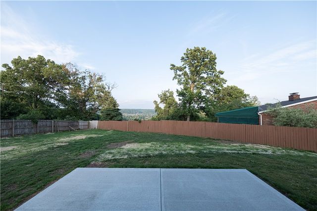 101 Wynview Dr, Coraopolis, PA 15108