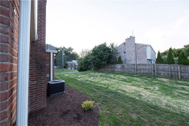 101 Wynview Dr, Coraopolis, PA 15108