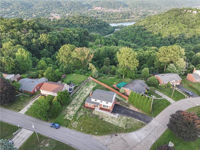 101 Wynview Dr, Coraopolis, PA 15108