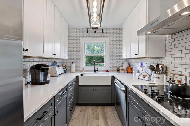 204 Quail Hollow Road, Marion, NC 28752