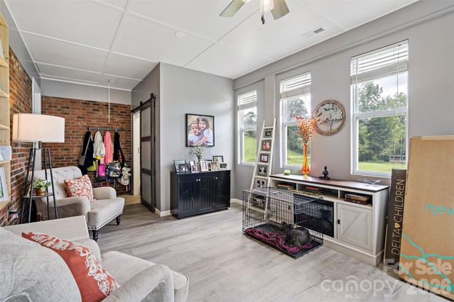 204 Quail Hollow Road, Marion, NC 28752