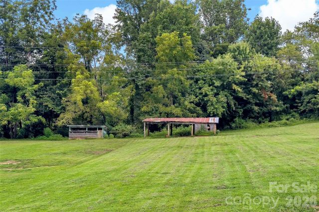 204 Quail Hollow Road, Marion, NC 28752