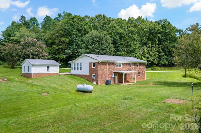 204 Quail Hollow Road, Marion, NC 28752