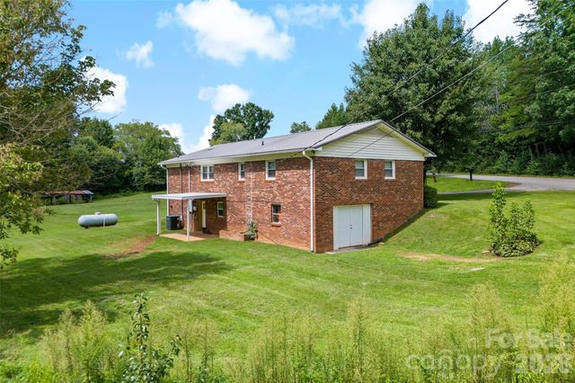 204 Quail Hollow Road, Marion, NC 28752