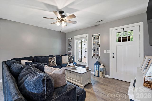 204 Quail Hollow Road, Marion, NC 28752