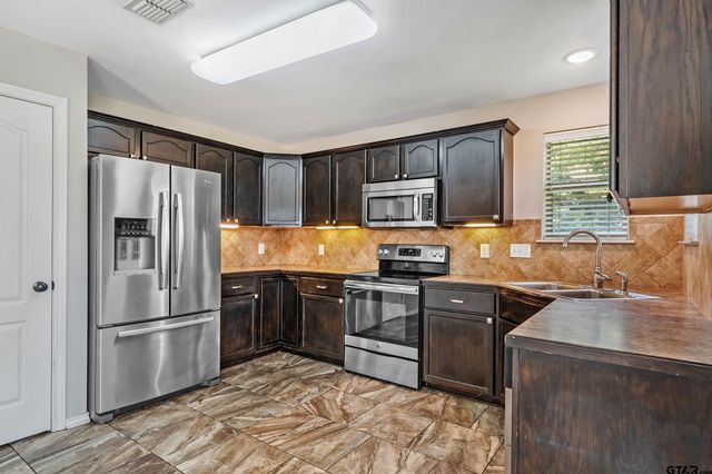 5878 Palo Pinto Dr, Tyler, TX 75707