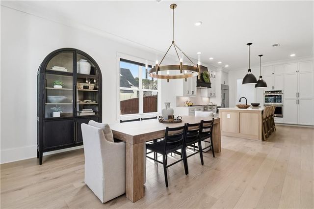 124 Chateau Place, Woodstock, GA 30188