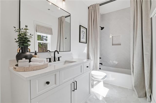 124 Chateau Place, Woodstock, GA 30188