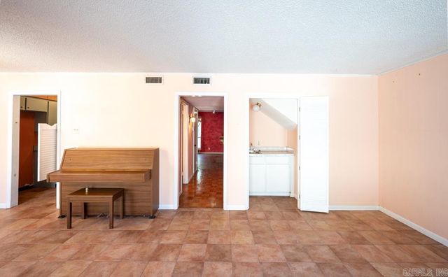 31 Hampshire Circle, Little Rock, AR 72212