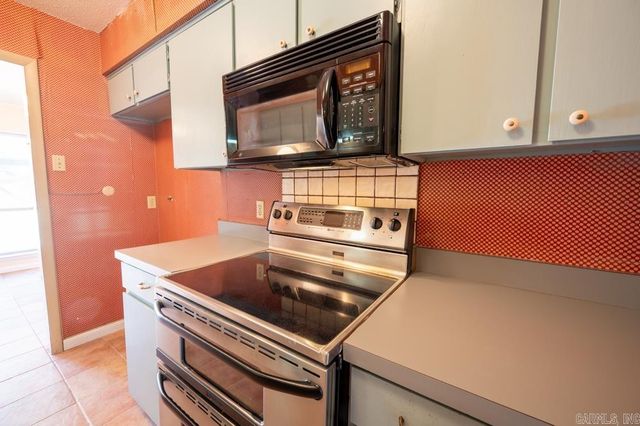 31 Hampshire Circle, Little Rock, AR 72212