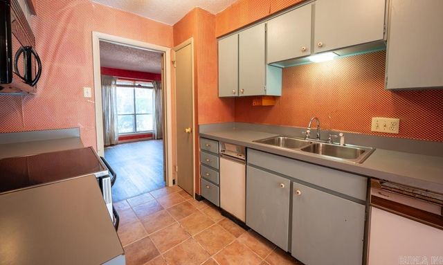 31 Hampshire Circle, Little Rock, AR 72212