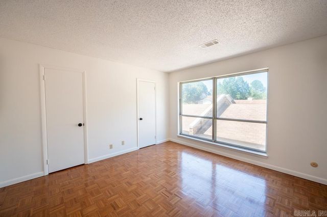 31 Hampshire Circle, Little Rock, AR 72212