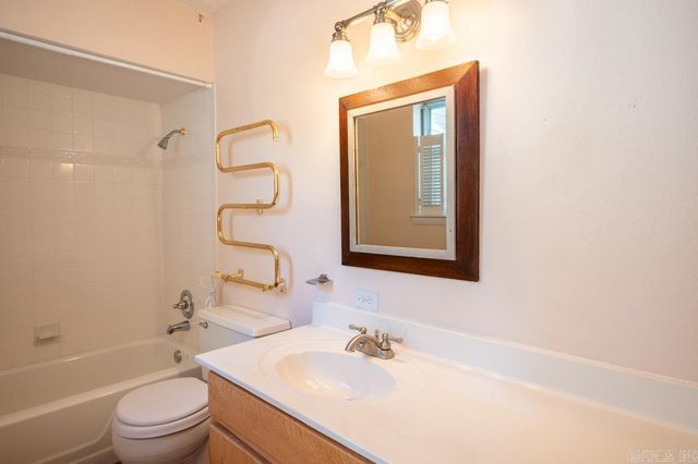 31 Hampshire Circle, Little Rock, AR 72212