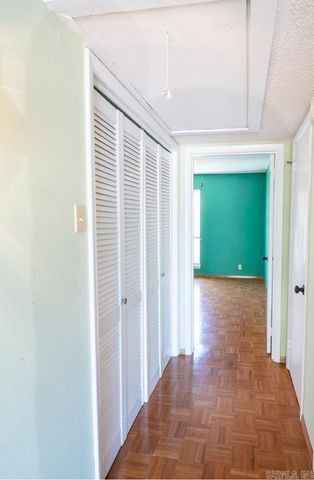 31 Hampshire Circle, Little Rock, AR 72212