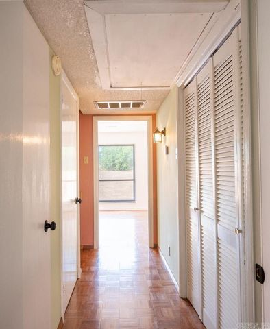 31 Hampshire Circle, Little Rock, AR 72212