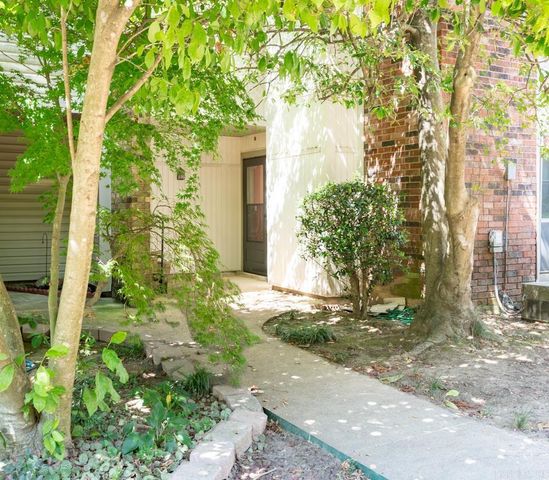 31 Hampshire Circle, Little Rock, AR 72212