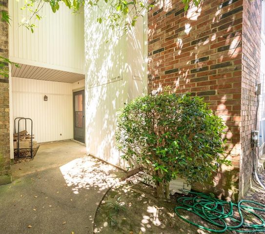 31 Hampshire Circle, Little Rock, AR 72212