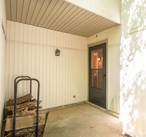 31 Hampshire Circle, Little Rock, AR 72212