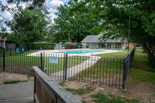 31 Hampshire Circle, Little Rock, AR 72212