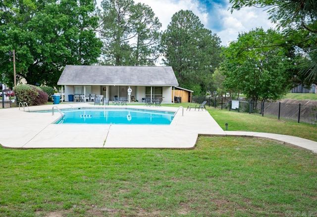 31 Hampshire Circle, Little Rock, AR 72212