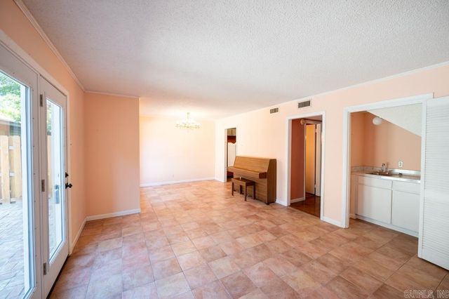 31 Hampshire Circle, Little Rock, AR 72212