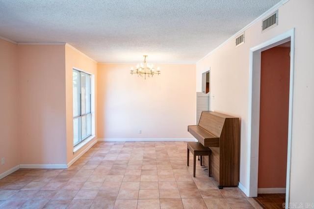 31 Hampshire Circle, Little Rock, AR 72212