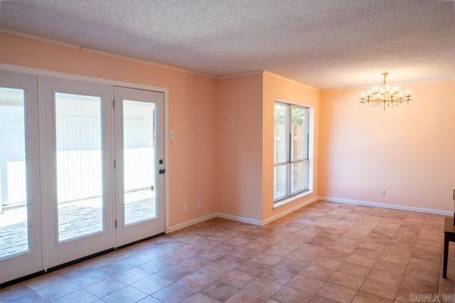 31 Hampshire Circle, Little Rock, AR 72212