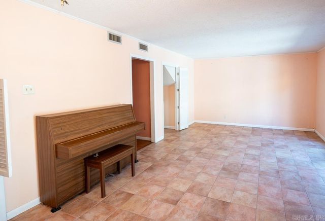 31 Hampshire Circle, Little Rock, AR 72212